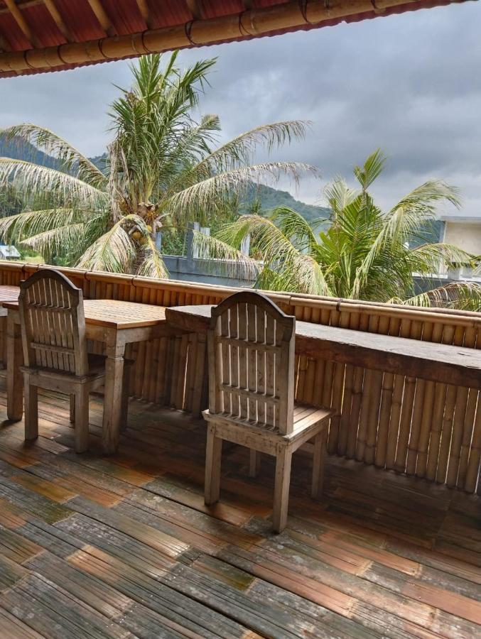 Amed Stop Inn Homestay, Rooftop Restaurant And Bar Экстерьер фото