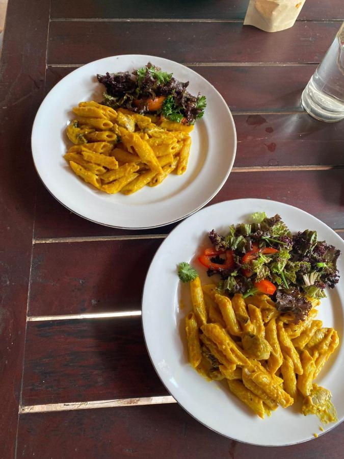 Amed Stop Inn Homestay, Rooftop Restaurant And Bar Экстерьер фото
